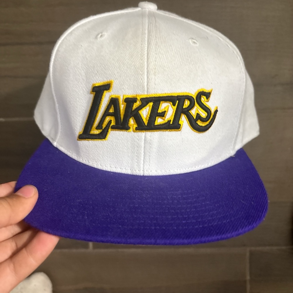 Mitchell & Ness Lakers White and Gold Cap